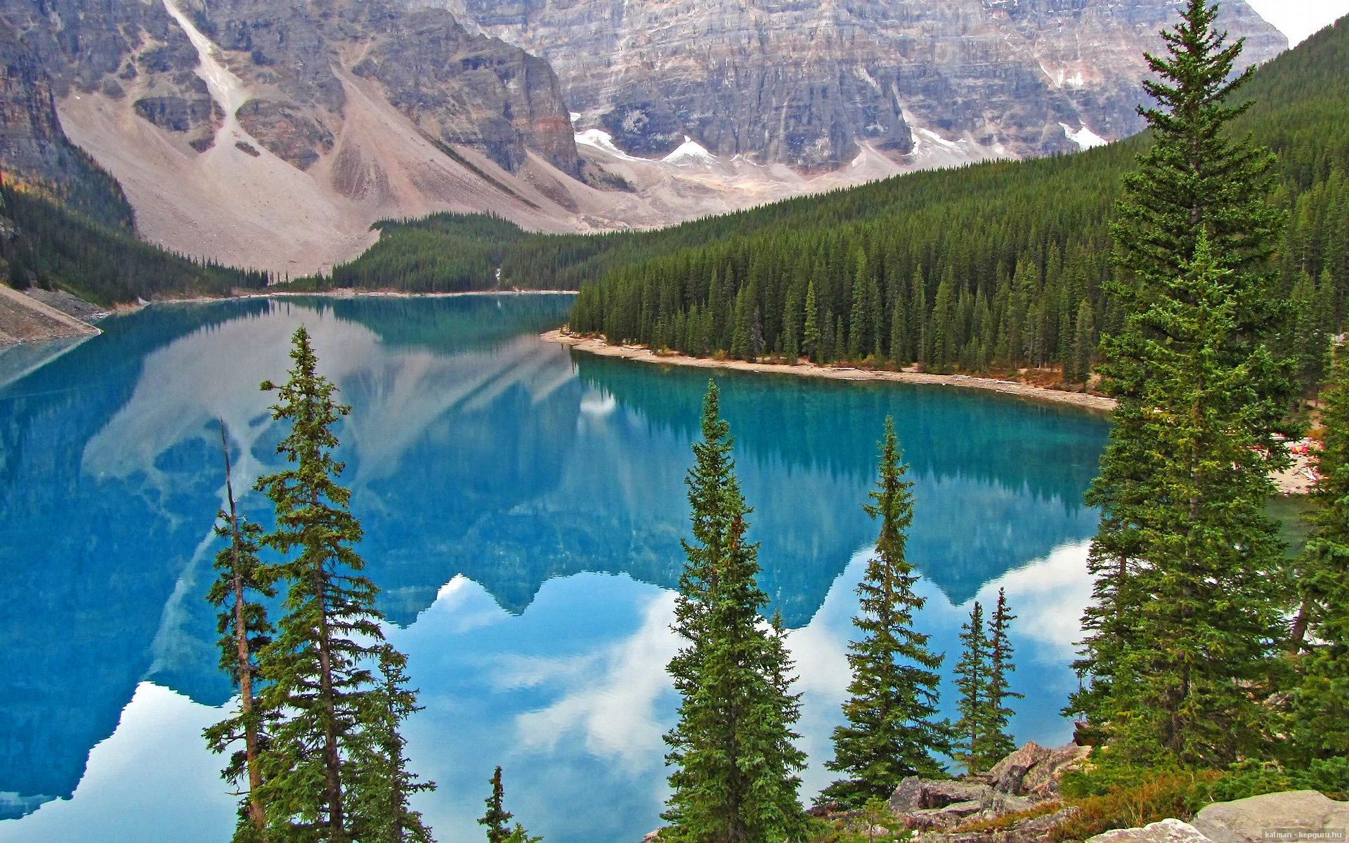 开云APP下载-英超终场哨响：极速反击摘得胜利，英超中场新星